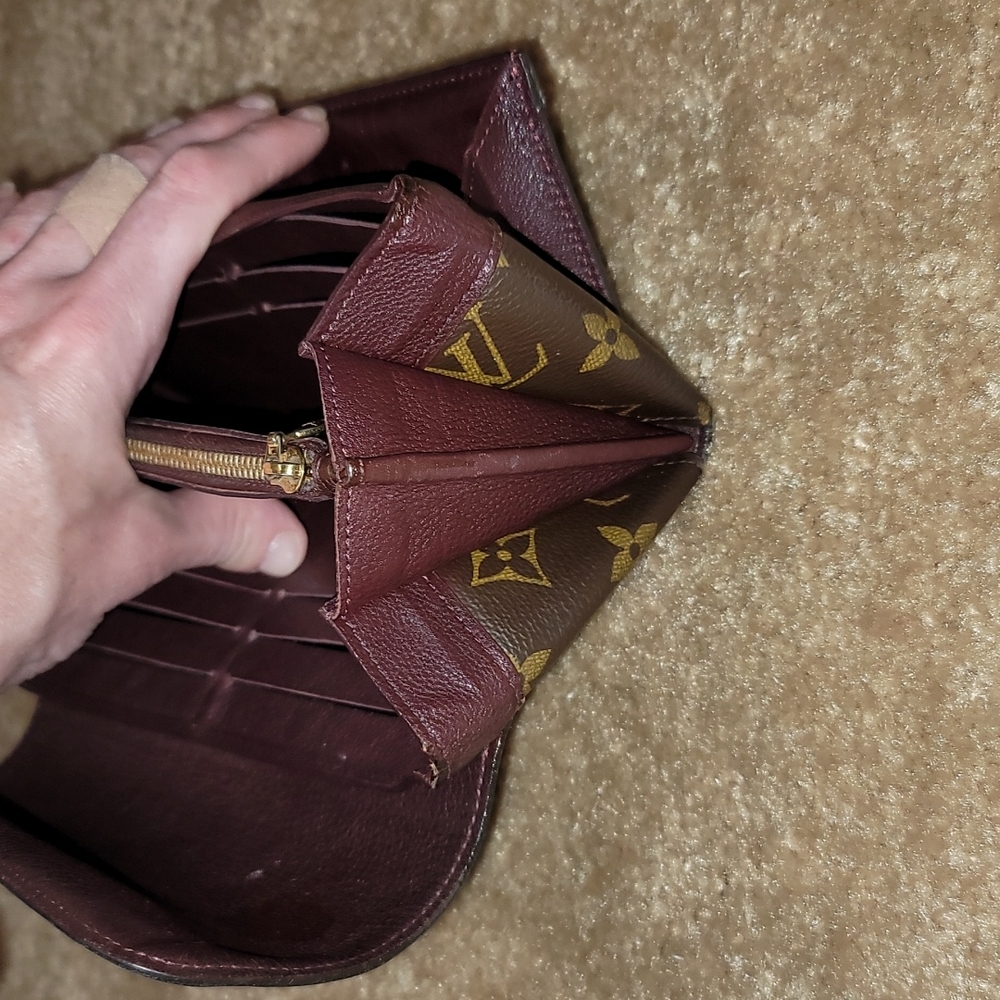 Authentic Louis Vuitton wallet - Picture 9 of 13